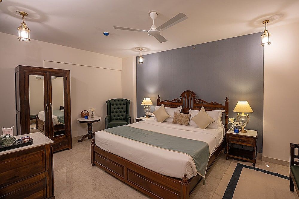 35 Sahakar Suites Deluxe Room