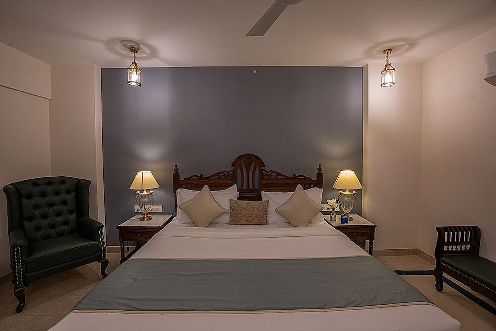 35 Sahakar Suites Deluxe Room 4