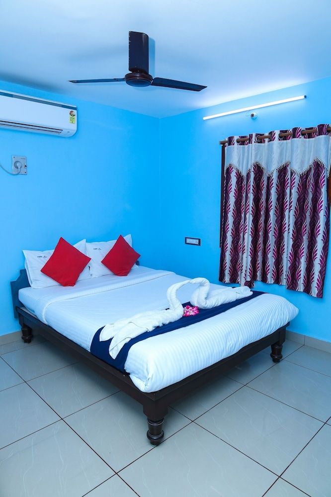 Dolphin Beach Guest House Deluxe Triple Room 3