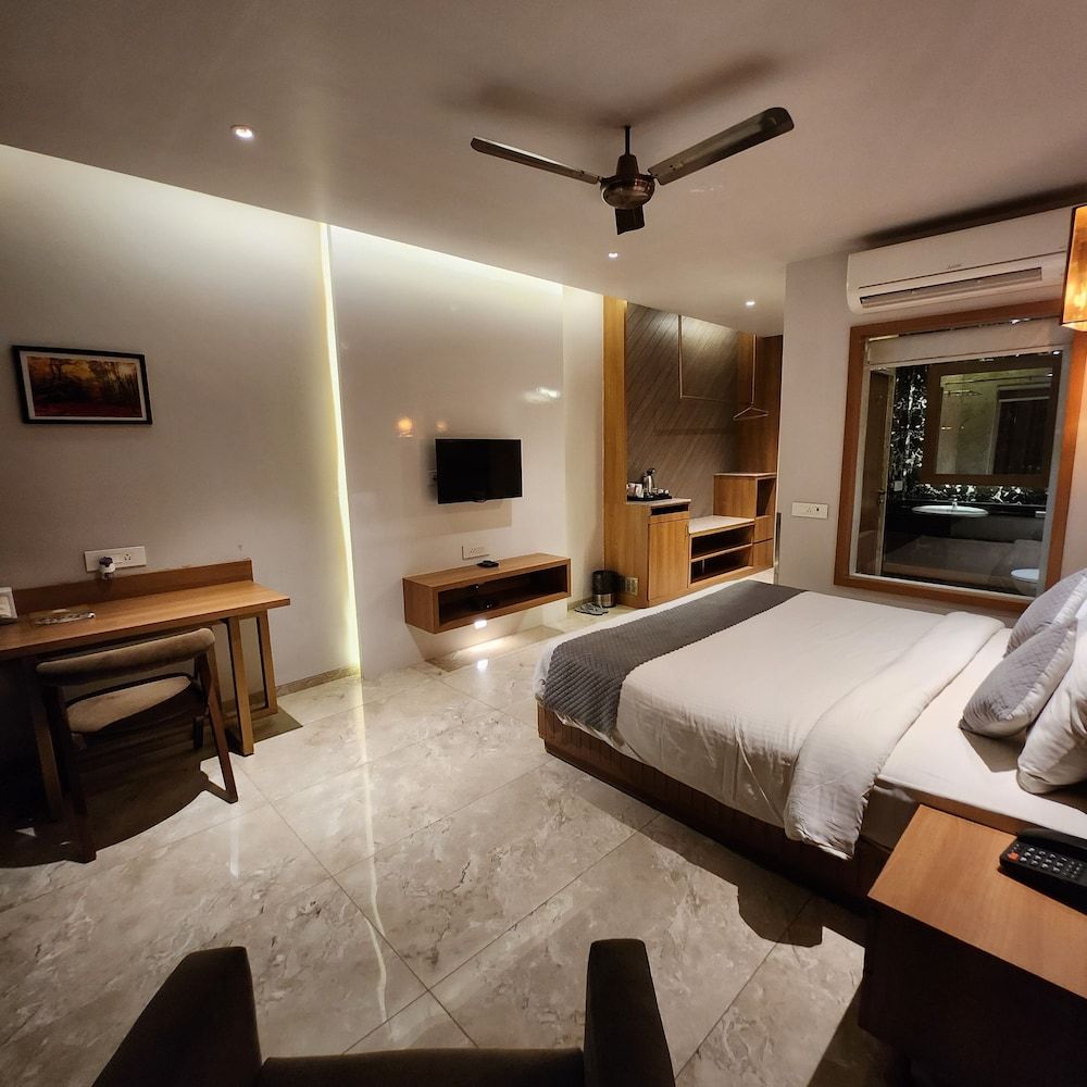 Alwar Vanyaevilas Luxury Room, 1 Double Bed, Mountain View 12