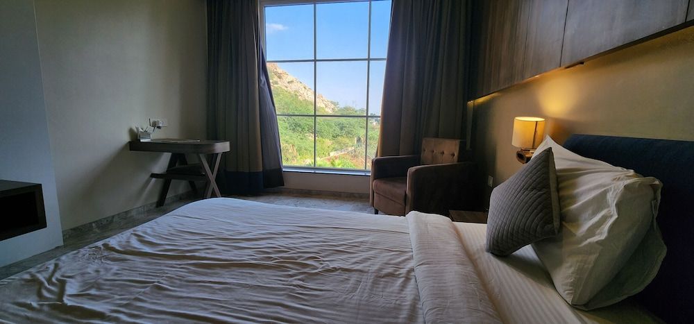 Alwar Vanyaevilas Luxury Room, 1 Double Bed, Mountain View 16