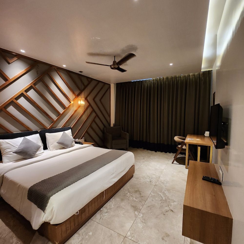 Alwar Vanyaevilas Luxury Room, 1 Double Bed, Mountain View 15