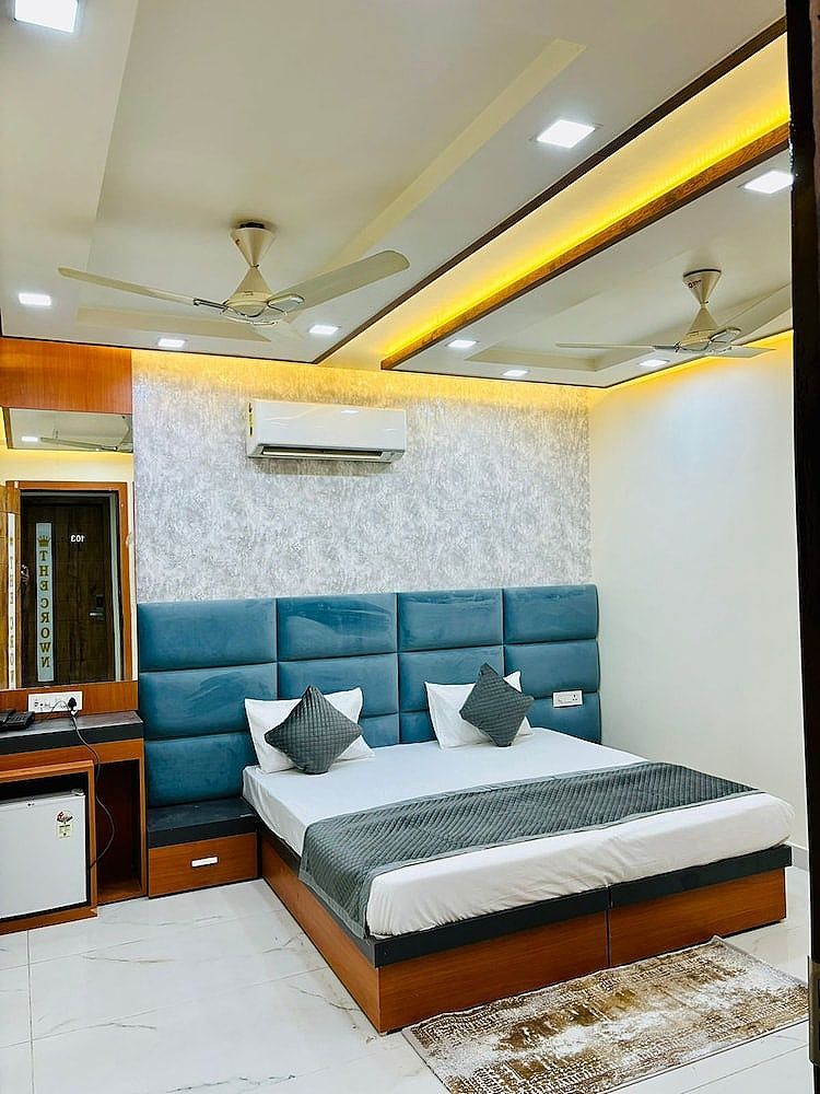 The Crown Hotel Deluxe Room, 1 Double Bed 14