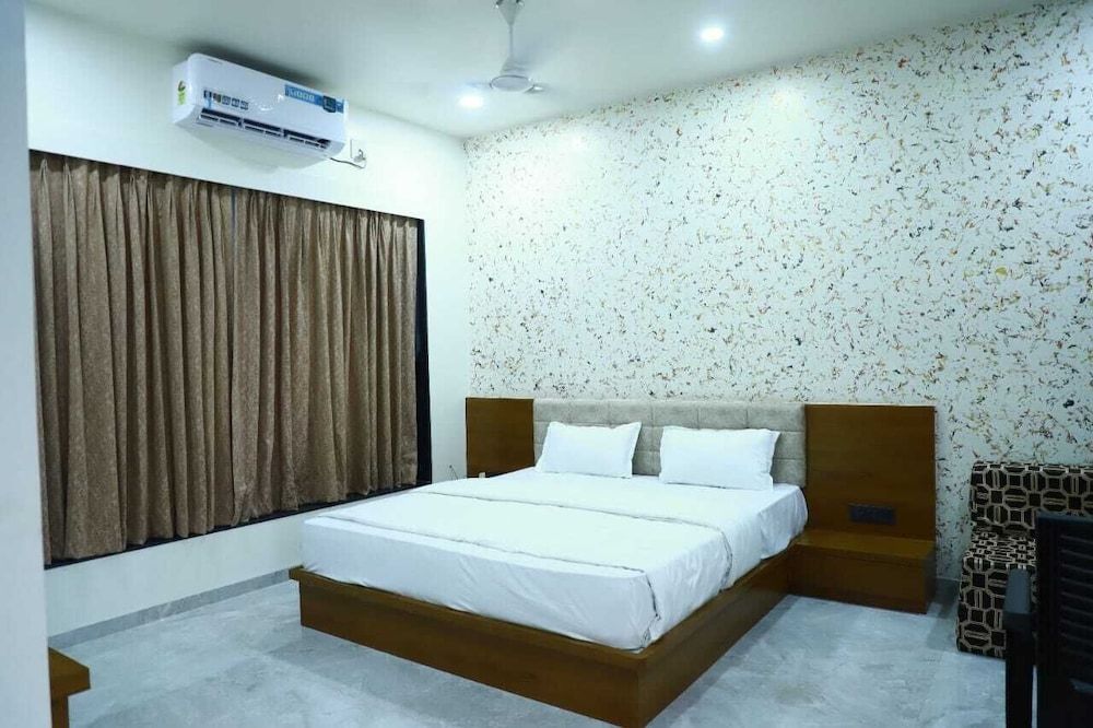 Omkara Resort Premium Room 3