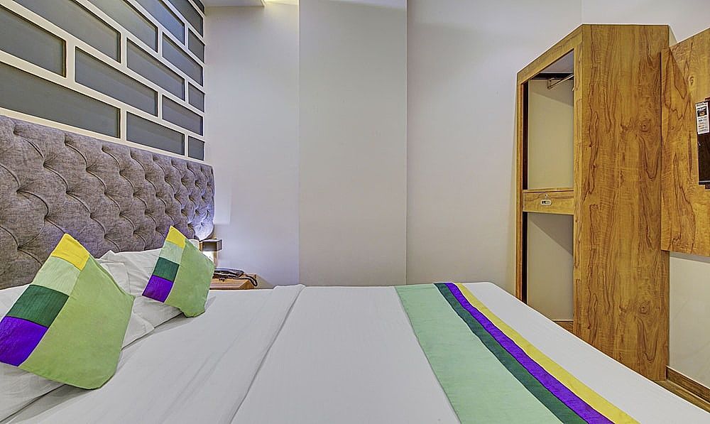 Treebo Prince Andheri East Standard Double Room 5