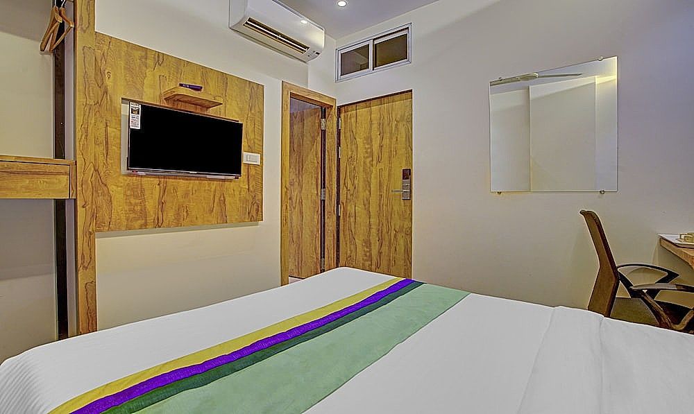 Treebo Prince Andheri East Standard Double Room 2