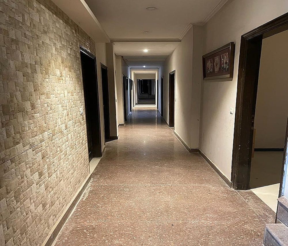 Hotel Pace Hero Honda Chowk Deluxe Double Room 9