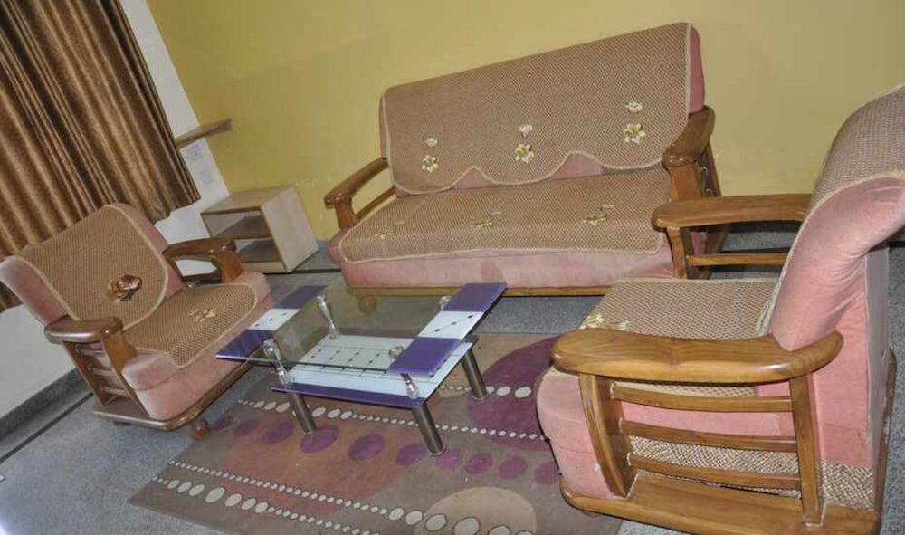 Goroomgo Ample Mint Chickpet Bengaluru Deluxe Double Room, City View 4