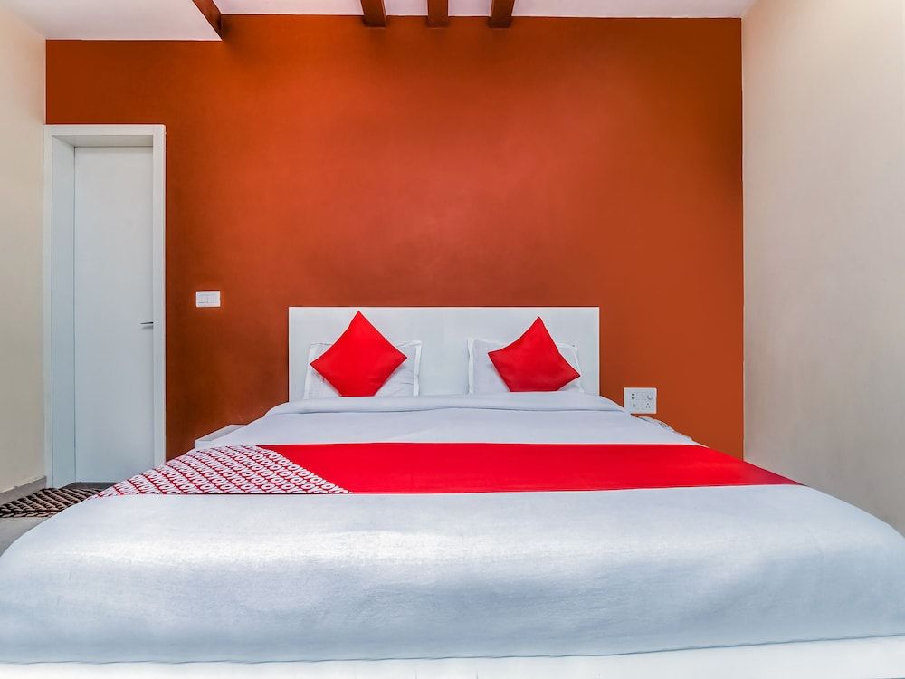 OYO 19706 Hotel Heaven Double or Twin Room 10