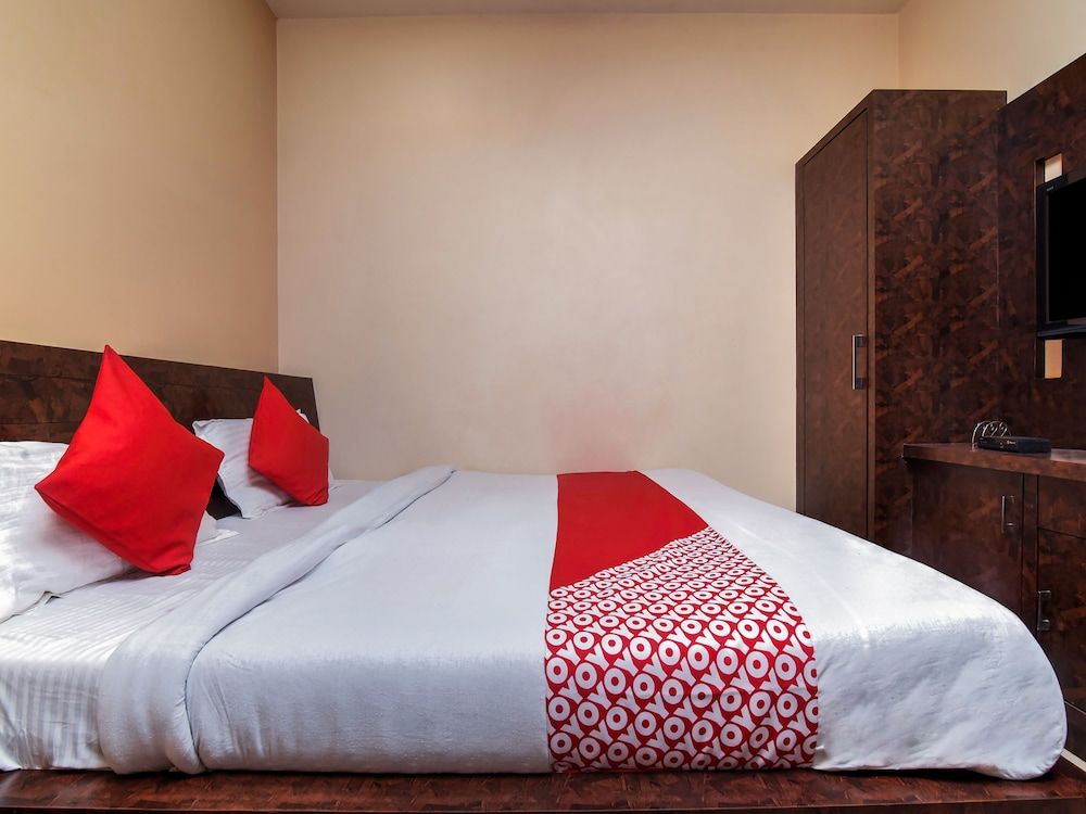 OYO 19706 Hotel Heaven Double or Twin Room 2