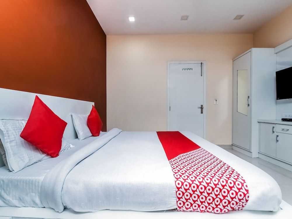 OYO 19706 Hotel Heaven Double or Twin Room 14