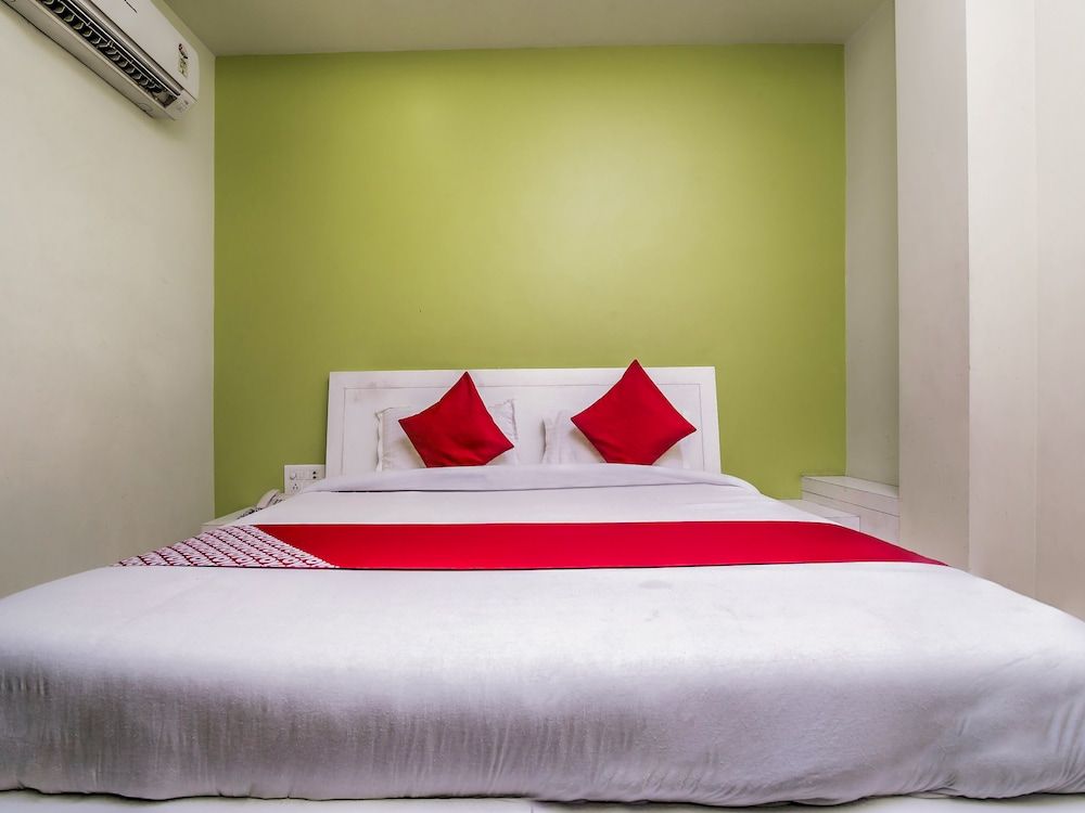 OYO 19706 Hotel Heaven Double or Twin Room 4