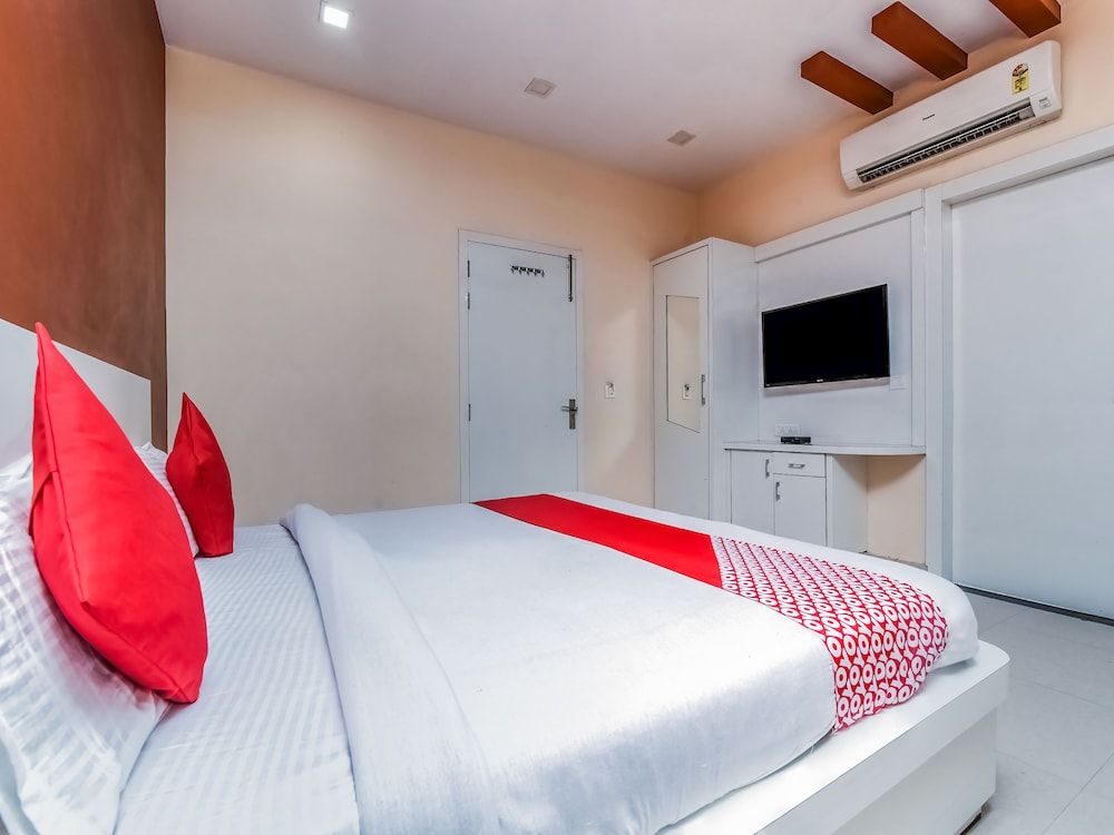 OYO 19706 Hotel Heaven Double or Twin Room 11