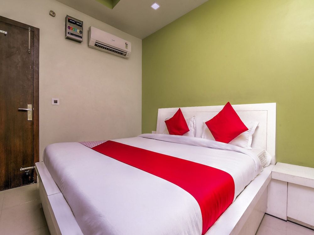 OYO 19706 Hotel Heaven Double or Twin Room 5