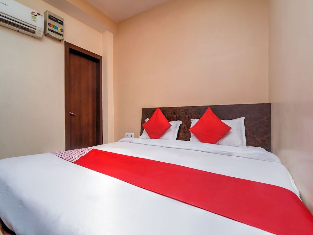 OYO 19706 Hotel Heaven Double or Twin Room 12