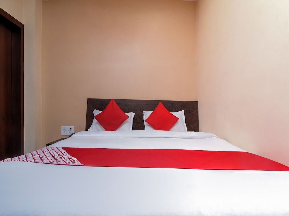 OYO 19706 Hotel Heaven Double or Twin Room 13