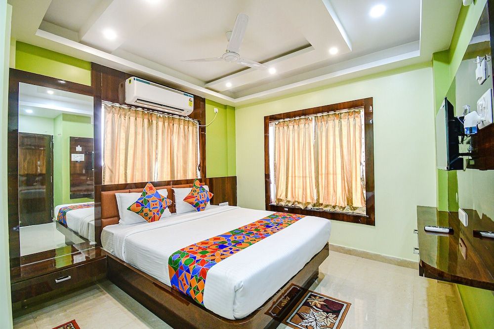 Fabhotel The Seven Wonders