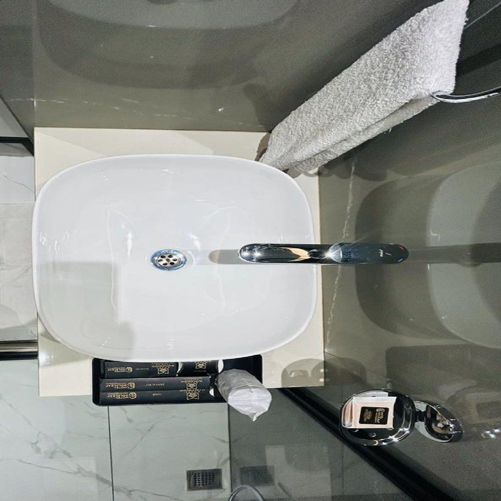 Five Elements Hotels Goldleaf Haldwani Superior double Room with city view 16