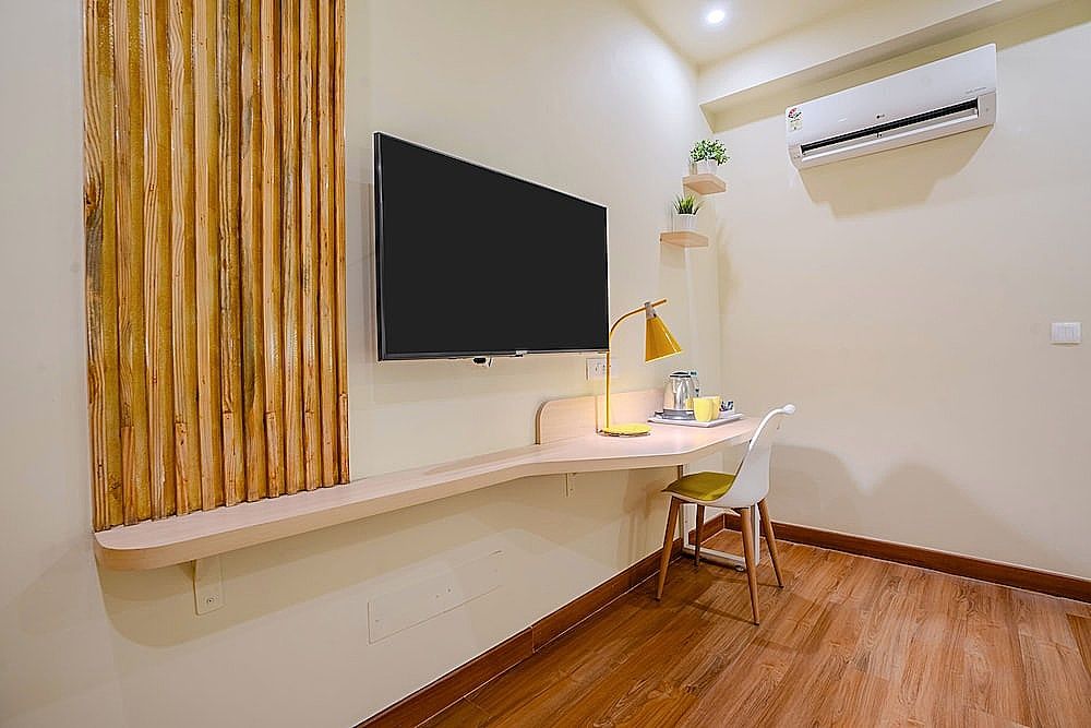 Bloom Hotel - Medicity Gurugram, Near Medanta Hospital Superior Double Room, 1 King Bed 4