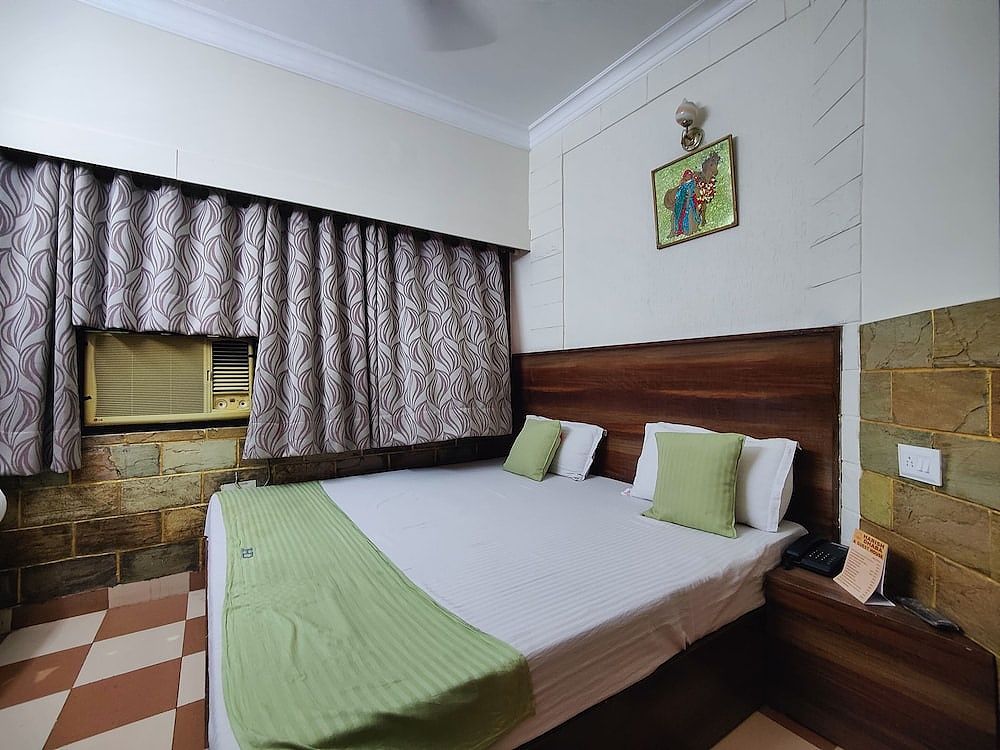 Harish Guest House -Railway Station Road Deluxe Double Room