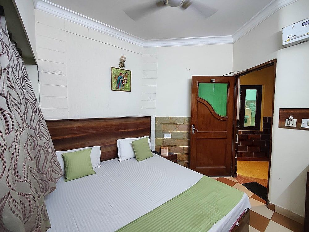 Harish Guest House -Railway Station Road Deluxe Double Room 18