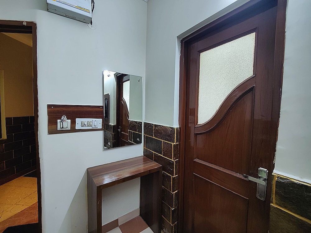 Harish Guest House -Railway Station Road Deluxe Double Room 26