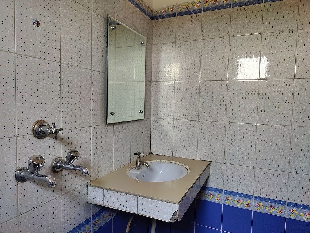Harish Guest House -Railway Station Road Deluxe Double Room 19