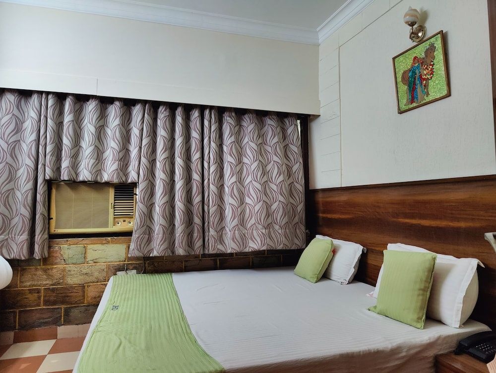 Harish Guest House -Railway Station Road Deluxe Double Room 17
