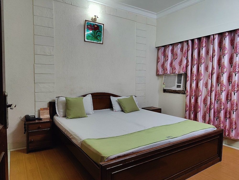 Harish Guest House -Railway Station Road Deluxe Double Room 16