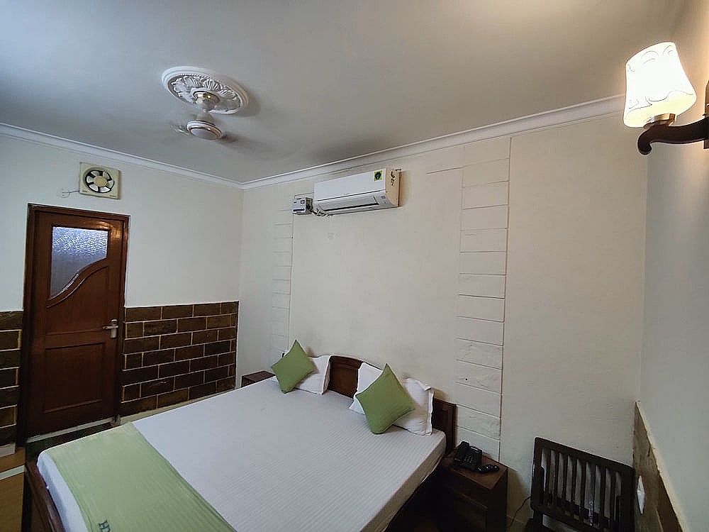 Harish Guest House -Railway Station Road Deluxe Double Room 21