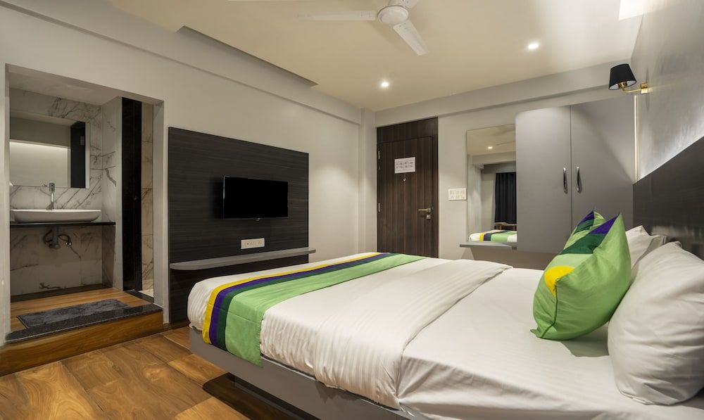 Treebo Prasha Deluxe Double Room 4