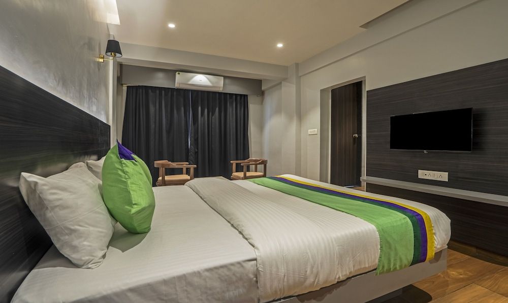 Treebo Prasha Deluxe Double Room 6