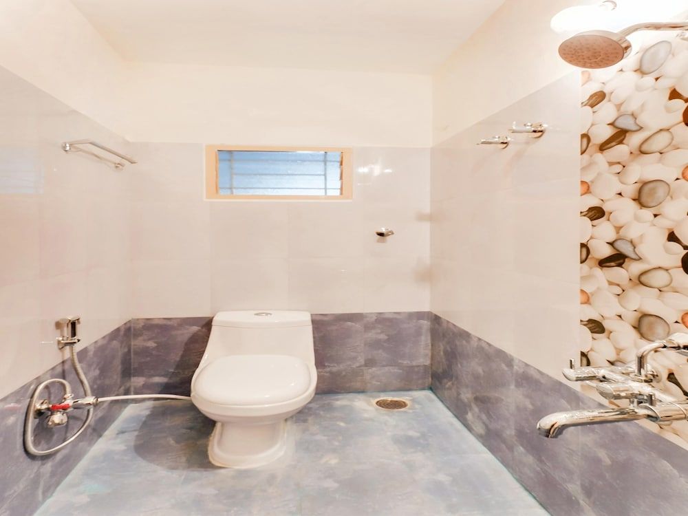 SPOT ON 49484 Jm Comfort Double or Twin Room 5