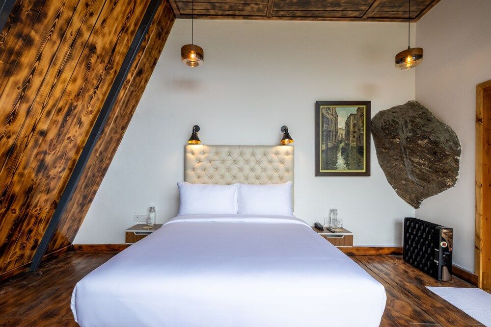 amã Stays & Trails Serendipity, Ranikhet Kamet 2 bedrooms 4