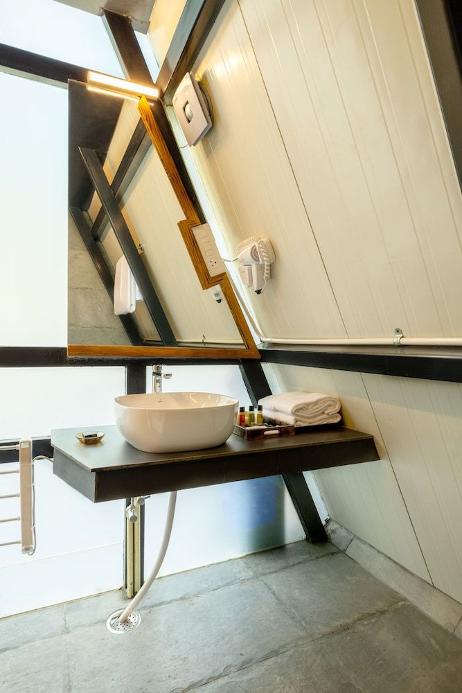 amã Stays & Trails Serendipity, Ranikhet Kamet 2 bedrooms 9