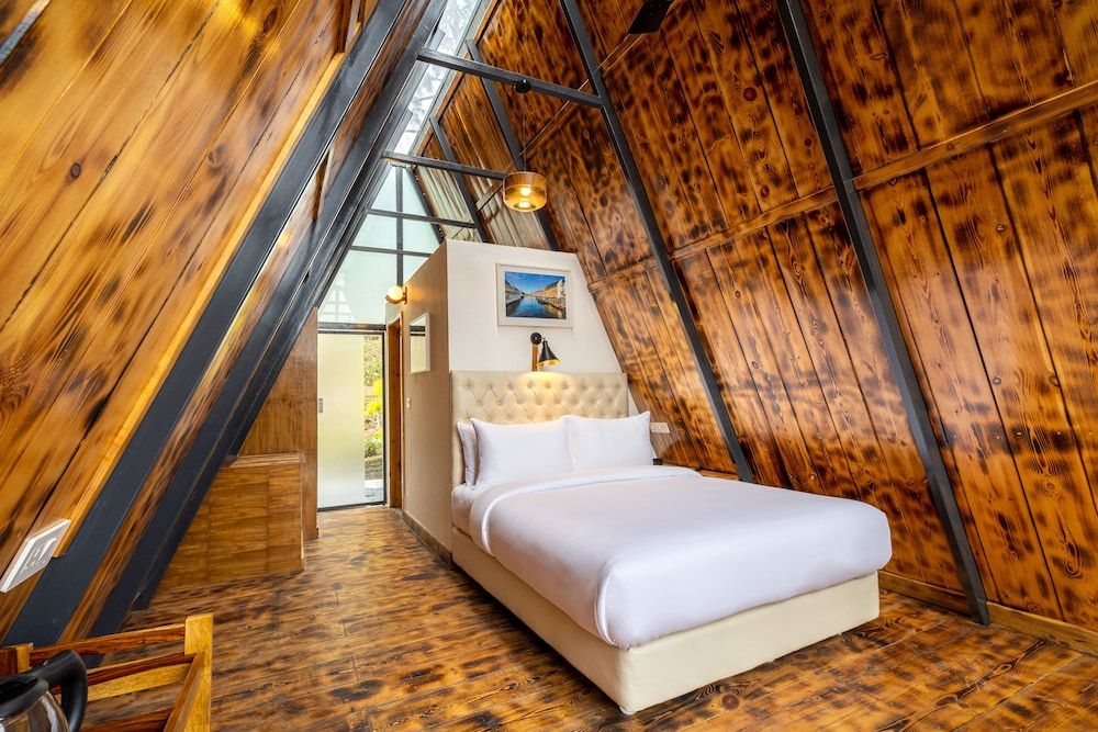 amã Stays & Trails Serendipity, Ranikhet Kamet 2 bedrooms 5