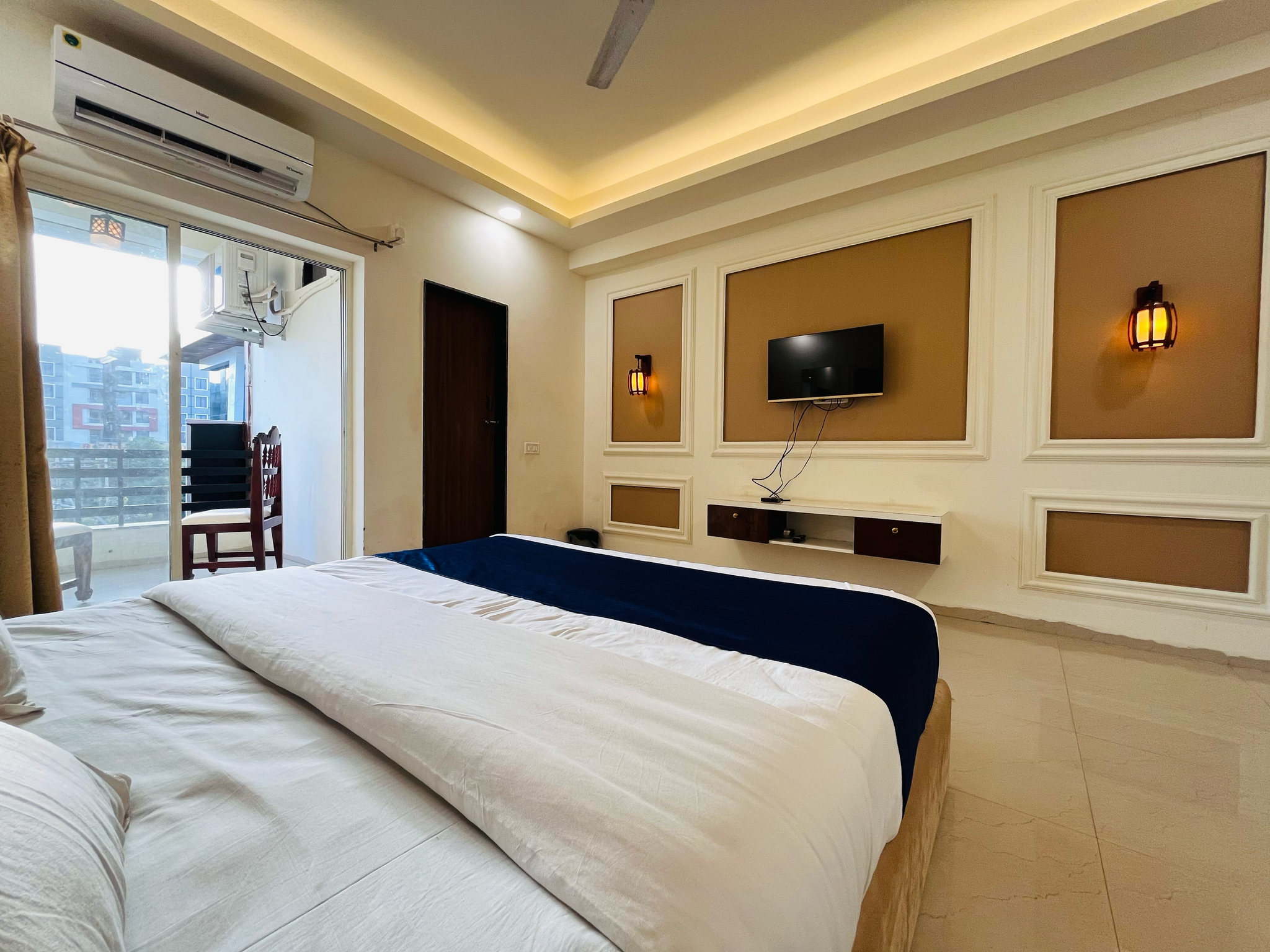 Hotel Shree Palace Deluxe Room 18