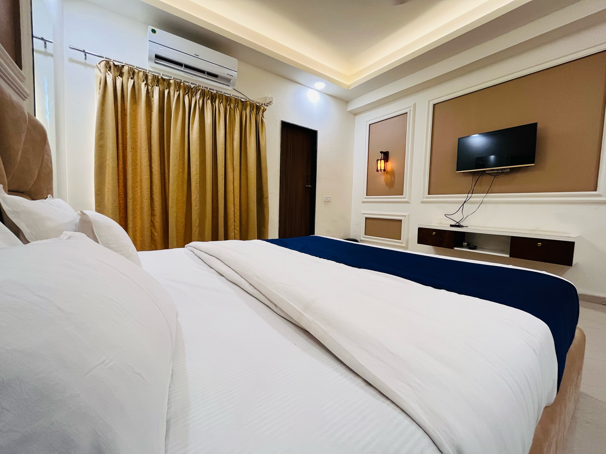 Hotel Shree Palace Deluxe Room 21