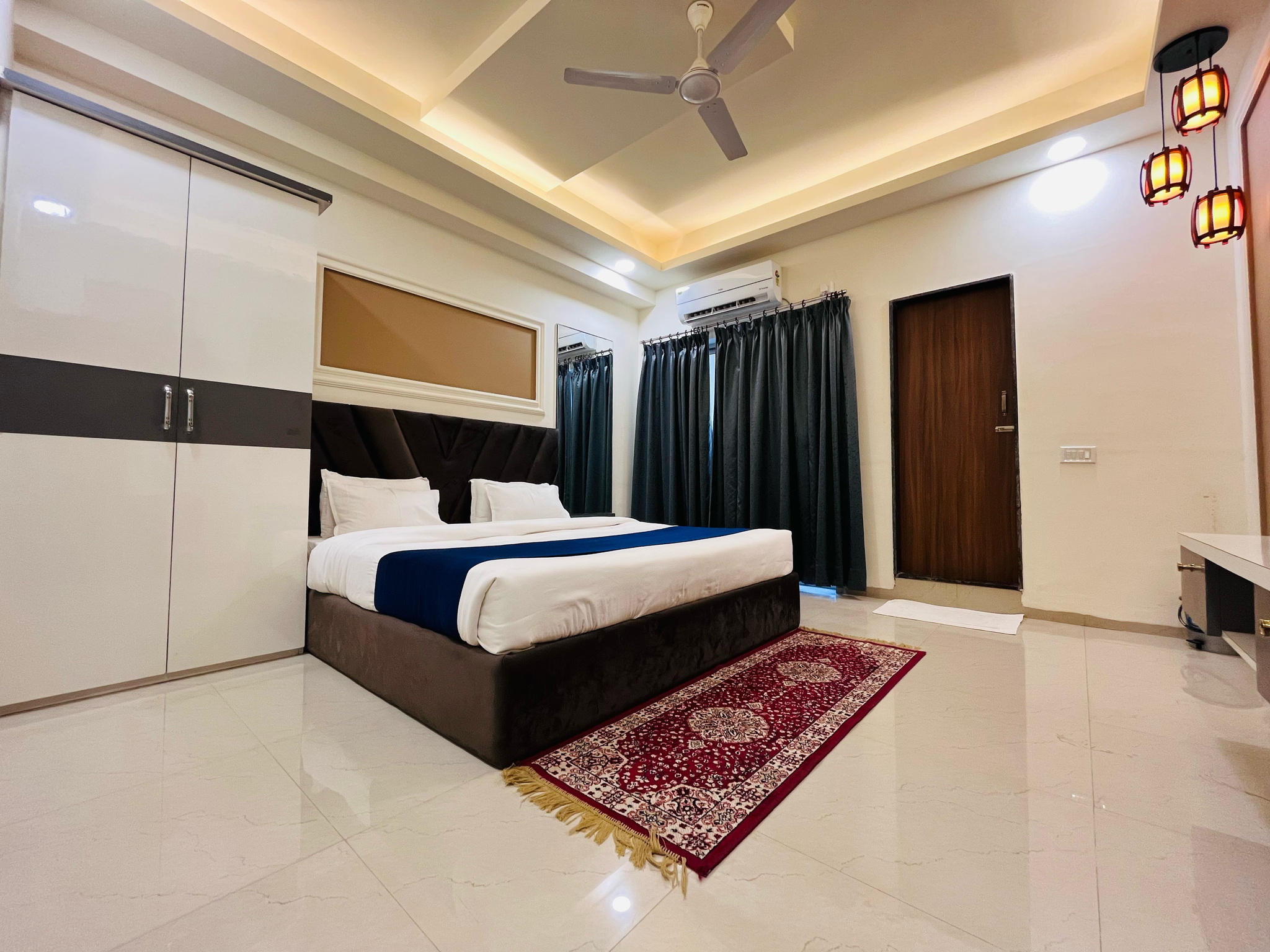 Hotel Shree Palace Deluxe Room 22