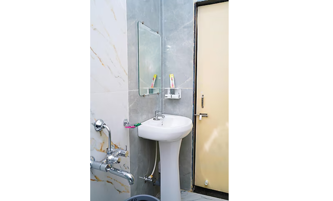 Hotel Ganga Regency Standard Room 3