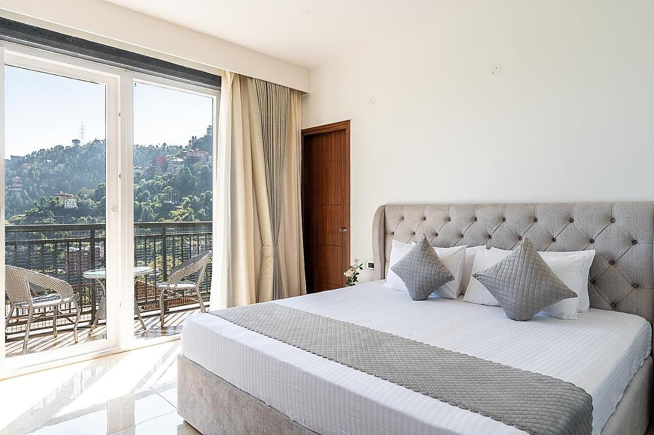 Alaya Stays 2 BHK Apartment with Hill View - Cliff Crest