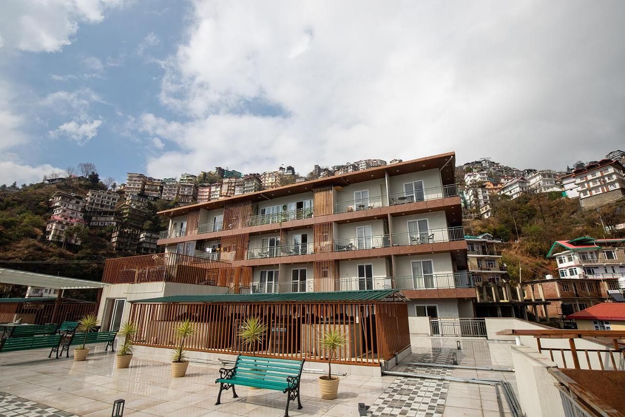 Alaya Stays 2 BHK Apartment with Hill View - Cliff Crest