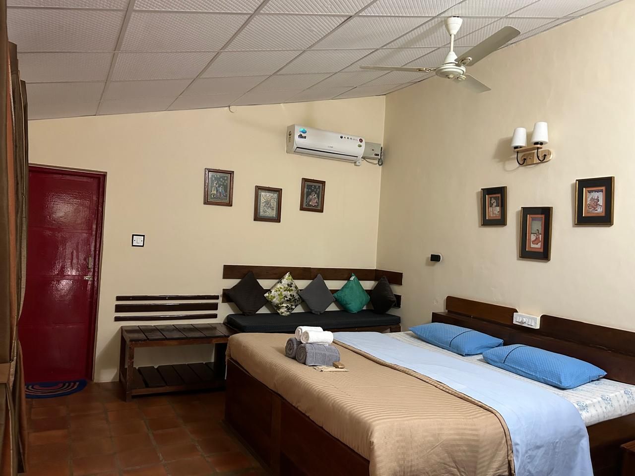  Georgia Sunshine Village CLASSIC DELUXE ROOM - DOUBLE OCCUPANCY 2