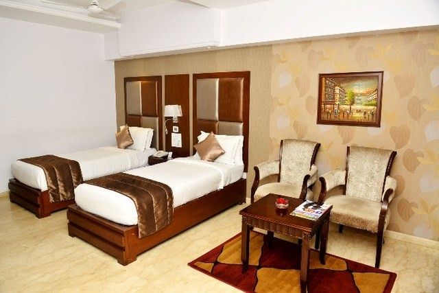 DELUXE ROOM
