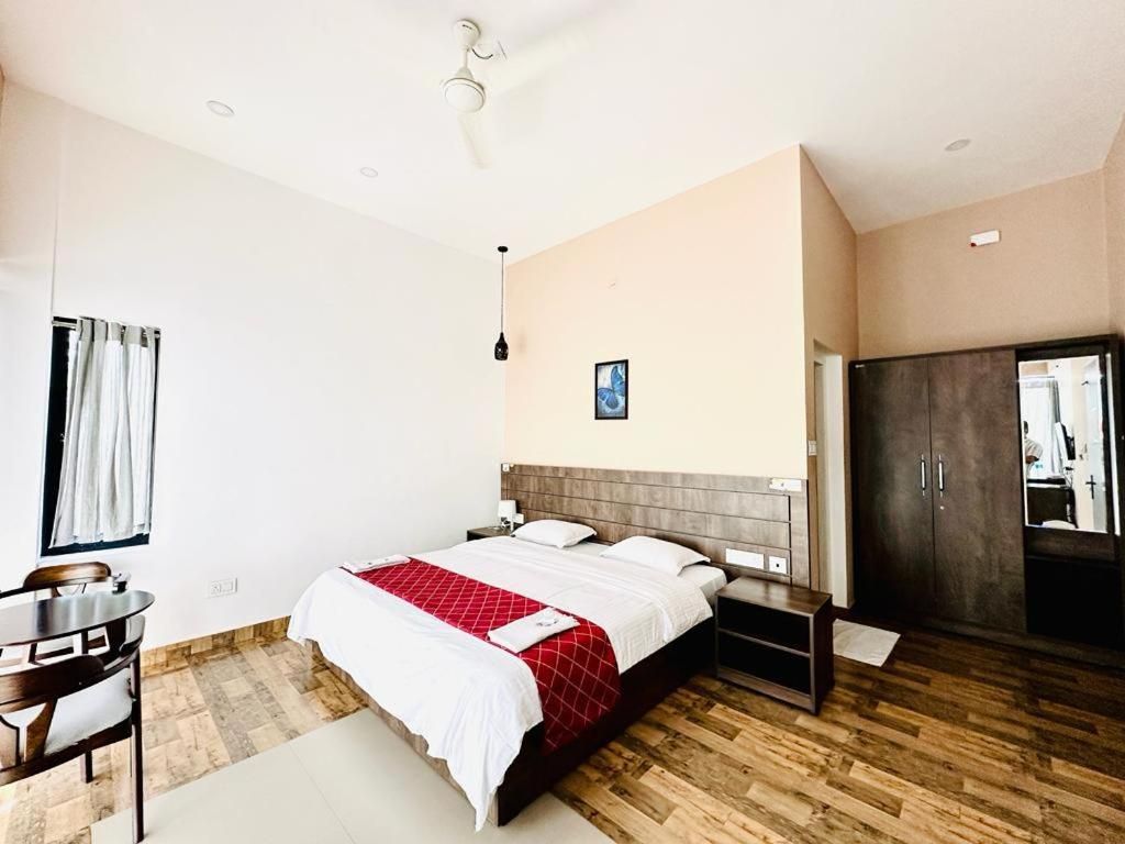 Western Ghats Holiday Home King Room With Balcony 3