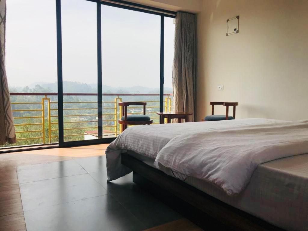 Western Ghats Holiday Home King Room With Balcony 2