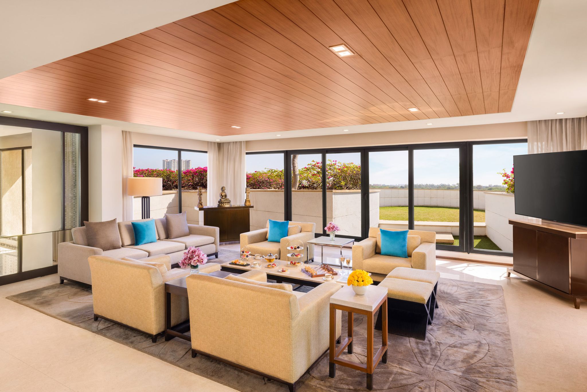 Presidential Suite Enjoy 1+1 Happy Hours