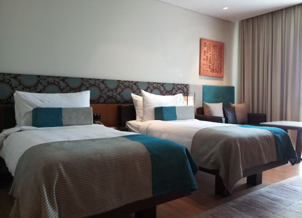 Deluxe Pool View twin bed