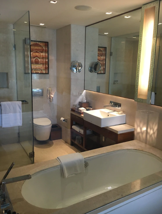 Grand Luxury Room with Courtyard view- King Bed