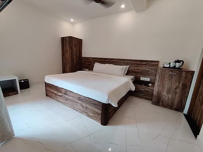 Pushp Vatika Resort & Lawns King Room 3